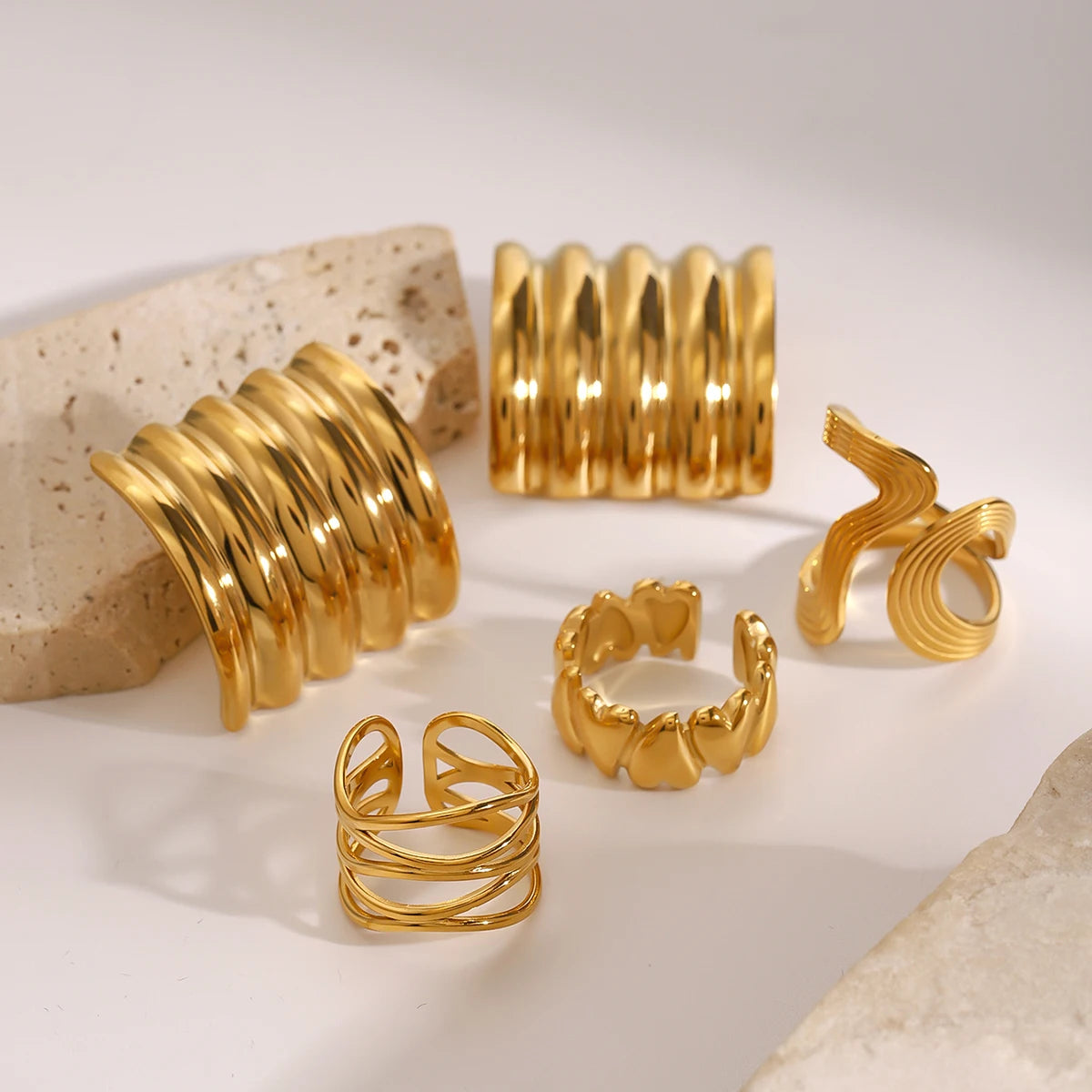Uworld 5PCS Textured Earrings Heart-Shaped Linear Stacked Rings Gold Color Clothing Matching Jewelry As A Gift For Her ﻿