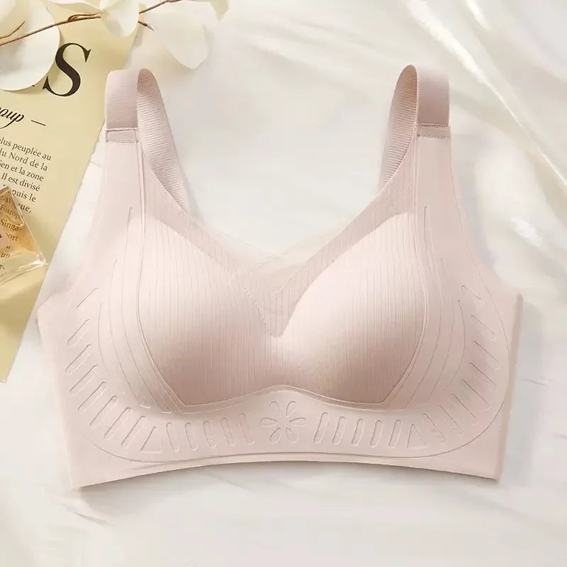 High-quality Soft Support Women's Underwear Is Supported By A Small Breast, Showing A Large, Traceless and Beautiful Back Bra
