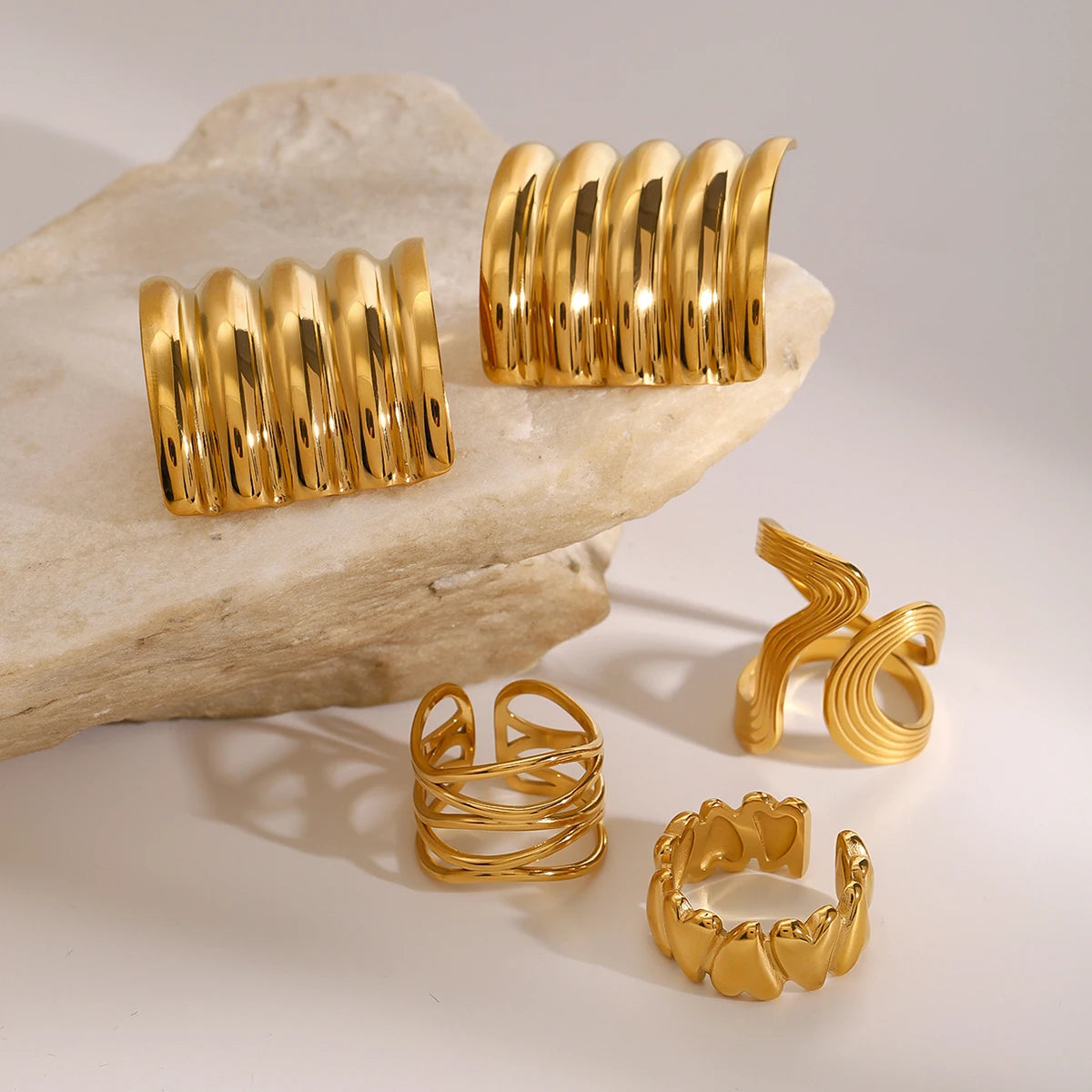 Uworld 5PCS Textured Earrings Heart-Shaped Linear Stacked Rings Gold Color Clothing Matching Jewelry As A Gift For Her ﻿