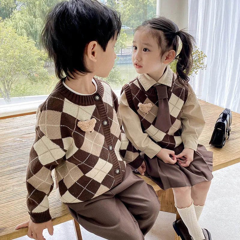 Fashion Children Boy Girls Matching Clothes Plaid Knitting Sweater Tops Pleated Skirt Pant Bear Outwear Spring Fall Clothing Set