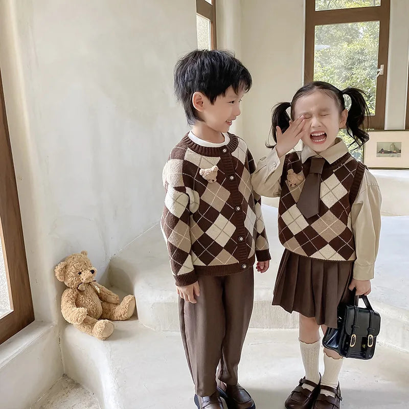 Fashion Children Boy Girls Matching Clothes Plaid Knitting Sweater Tops Pleated Skirt Pant Bear Outwear Spring Fall Clothing Set