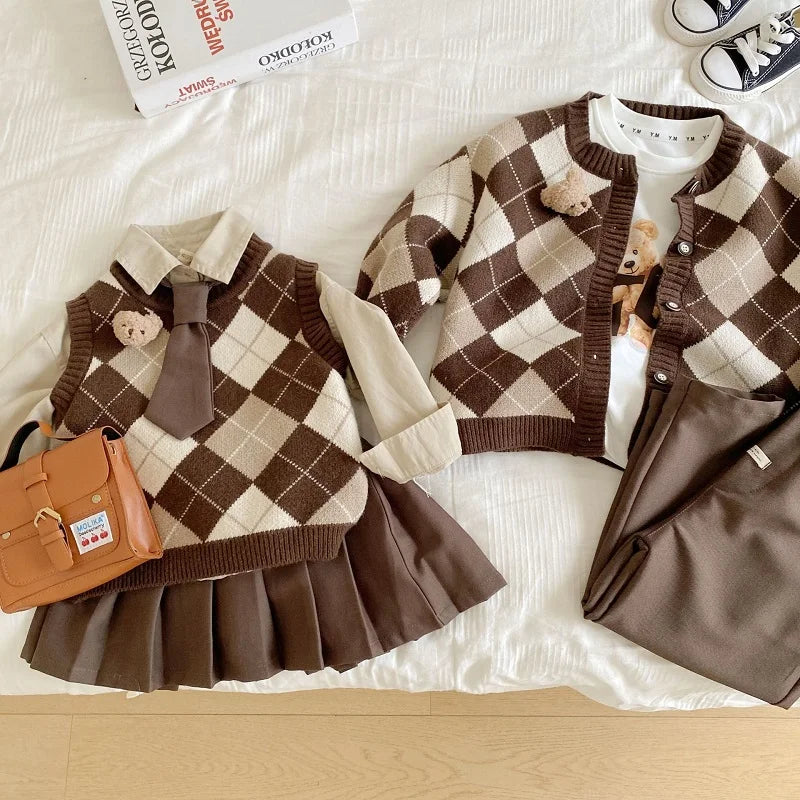 Fashion Children Boy Girls Matching Clothes Plaid Knitting Sweater Tops Pleated Skirt Pant Bear Outwear Spring Fall Clothing Set