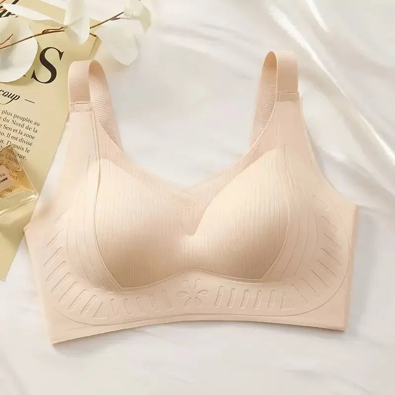 High-quality Soft Support Women's Underwear Is Supported By A Small Breast, Showing A Large, Traceless and Beautiful Back Bra